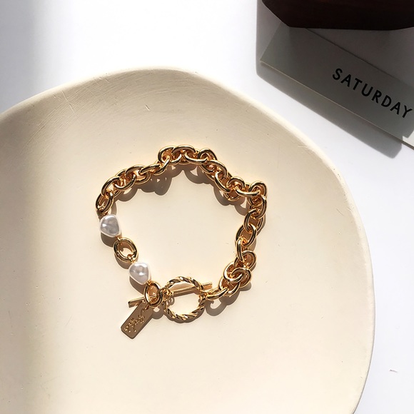 Golden Plate Half Pearl and Half Chain, Metal pendant drop dangle bracelet - Picture 4 of 10